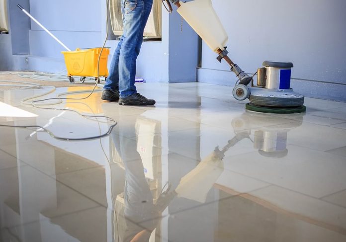 Cuida y protege el acabado de tu suelo porcelánico