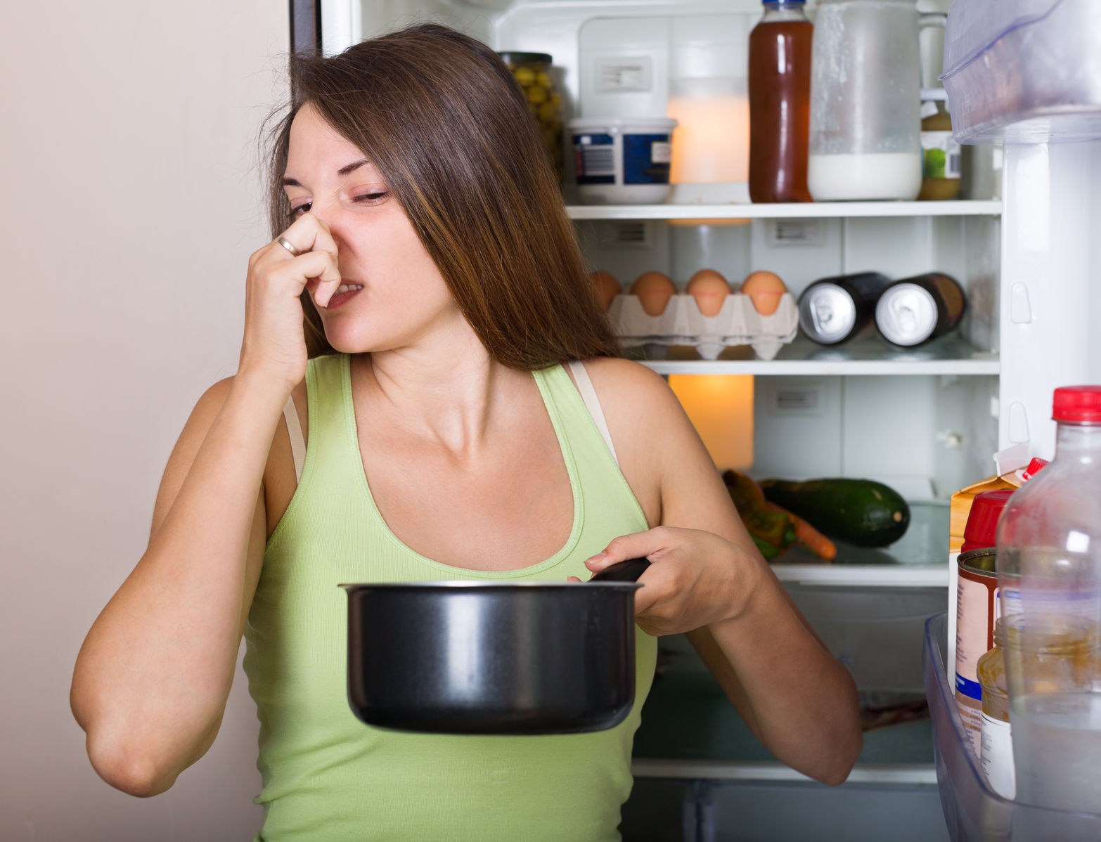 Elimina la grasa y el mal olor del táper en minutos