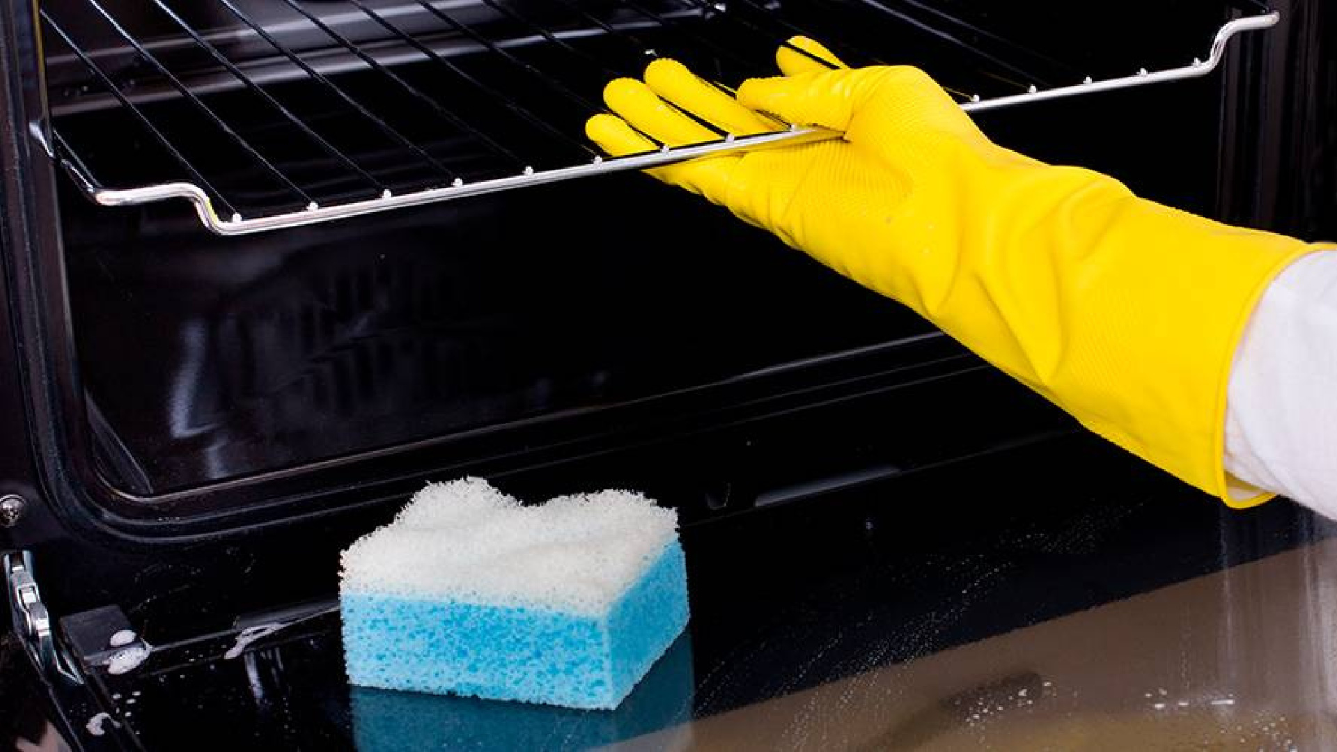 Limpia tu horno sin productos químicos dañinos