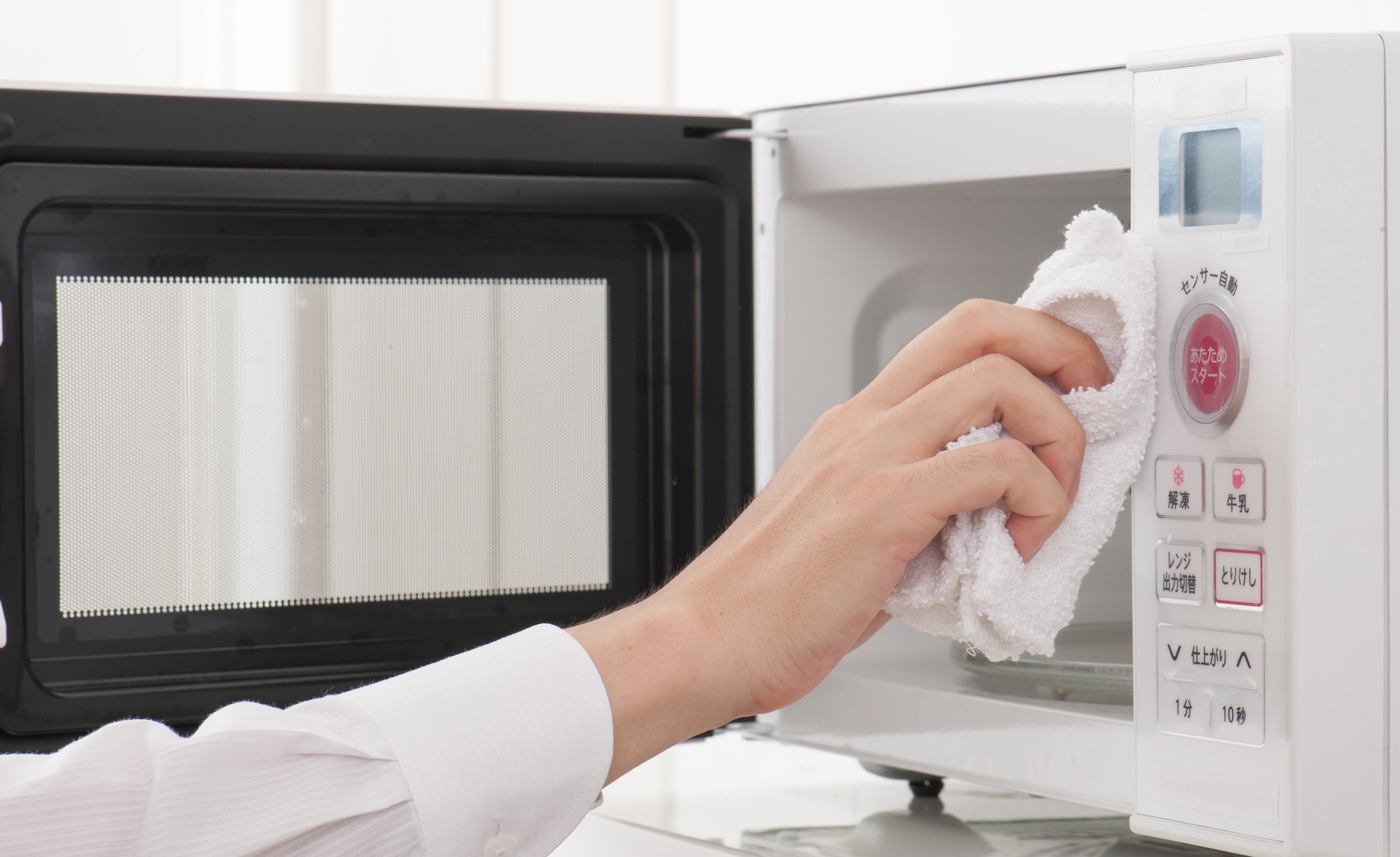 Trucos caseros para limpiar tu microondas sin esfuerzo