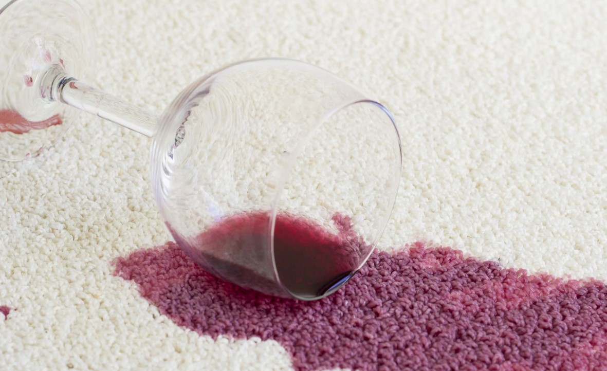 Por qué el vino tinto es difícil de eliminar.