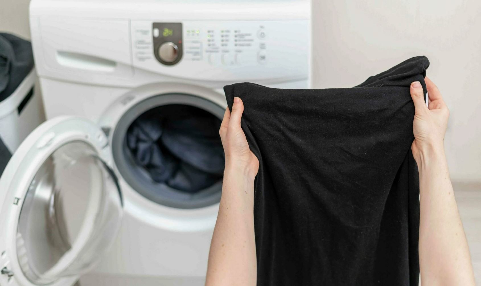 Mantén el negro intenso: tips de lavado