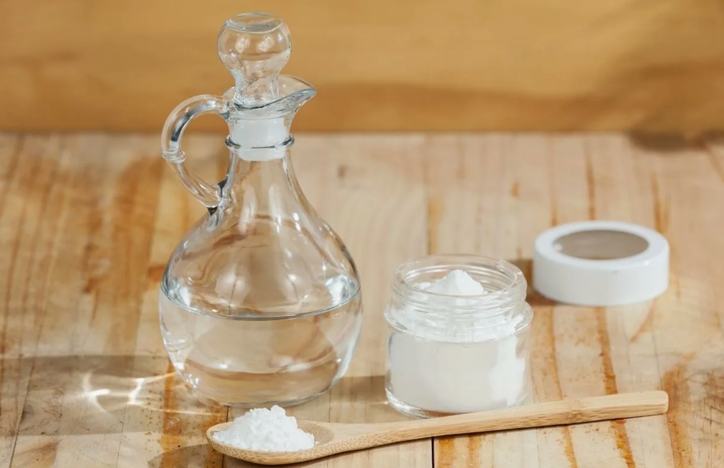 Bicarbonato y vinagre blanco: guía de limpieza casera efectiva
