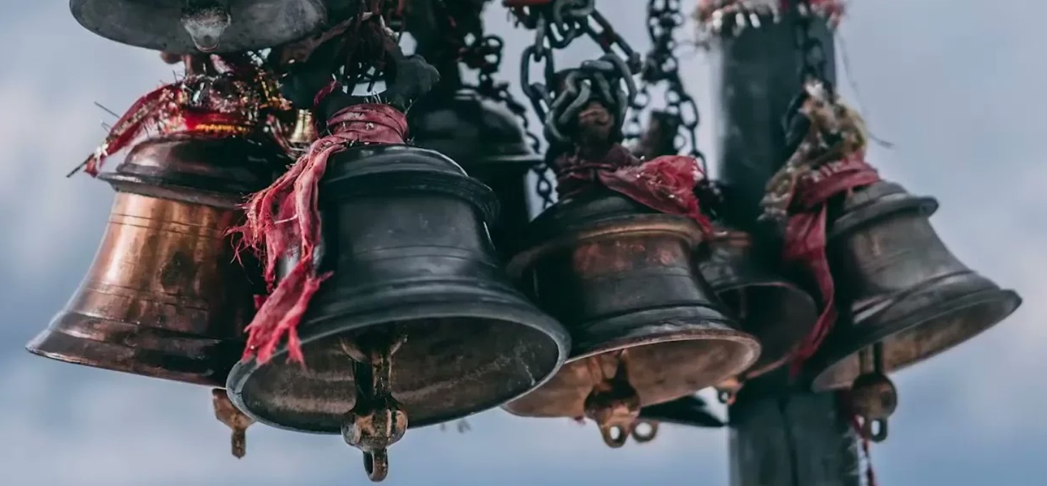 Sonido de campanas y cuencos Tibetanos.