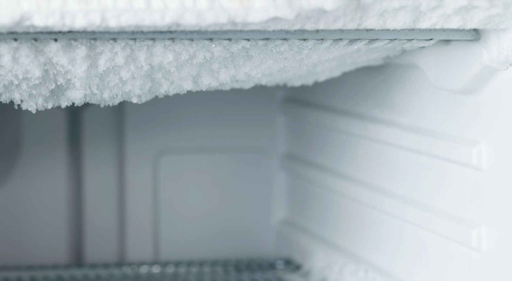 Limpieza profunda: estrategias para un congelador sin hielo